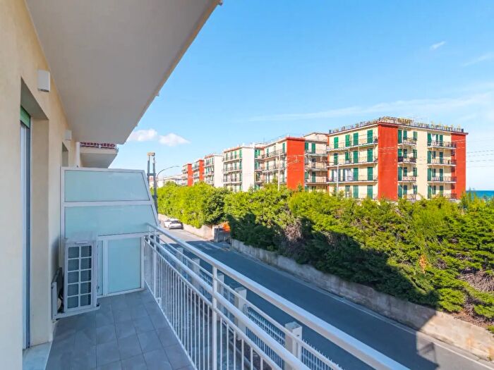 Appartamento trilocale in vendita in Via Orti del Largo, Ceriale