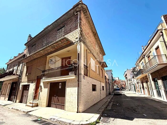 Casa con 5 locali in vendita in Via Tripoli, Torremaggiore
