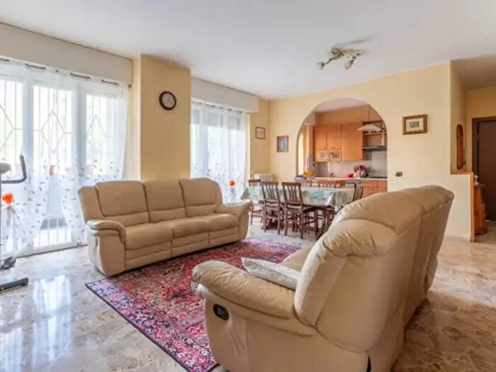 Appartamento quadrilocale in vendita in Via Milano, Garbagnate Milanese