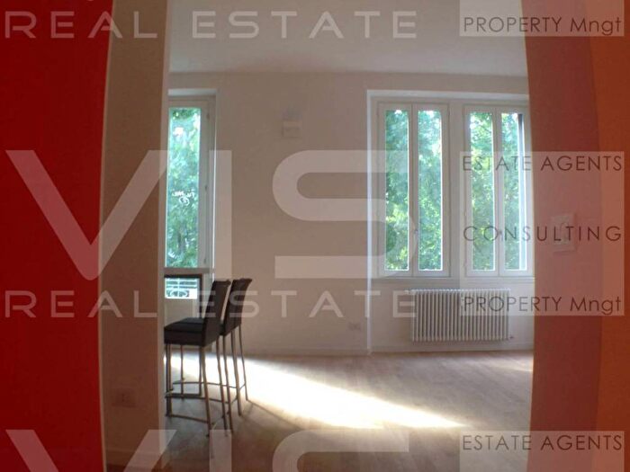 Appartamento trilocale in affitto in Via Morgagni, Morgagni, Milano