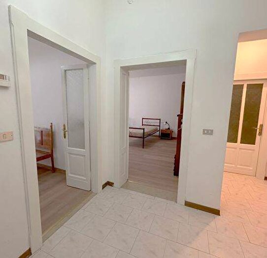 Appartamento trilocale in affitto in Via Venti Settembre, Veronetta, Verona