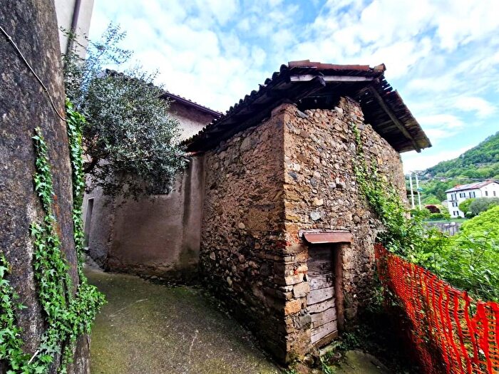 Casa trilocale in vendita in Via Albenza, Calolziocorte