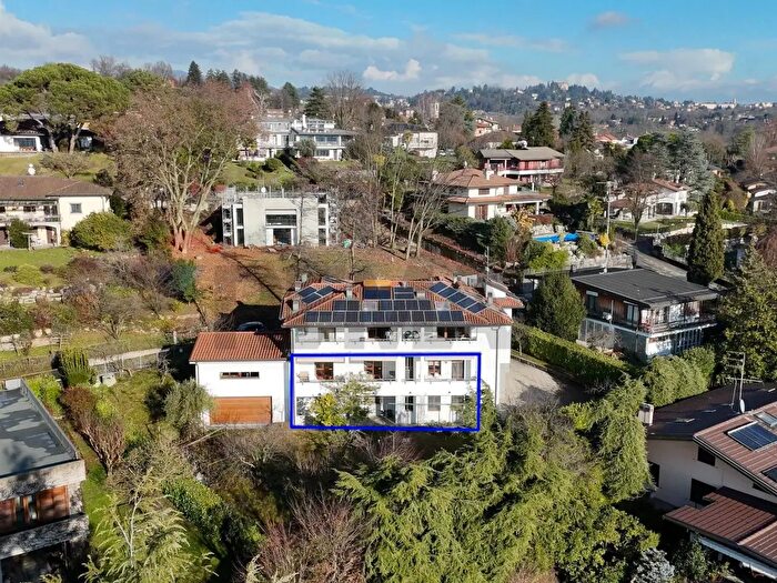 Appartamento con 6 locali in vendita in Via Francesco Agello, Varese