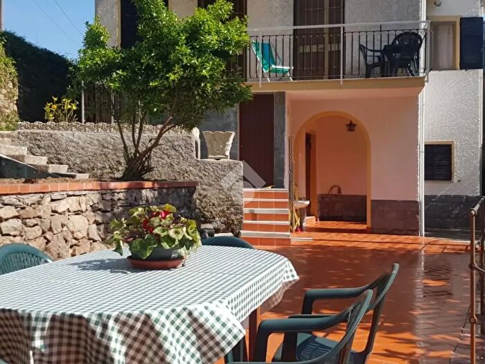 Casa con 7 locali in vendita in Via Antonio G Norero, San Colombano Certenoli