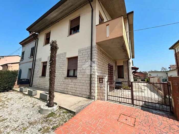 Appartamento con 5 locali in vendita in Via Lunga, Ravenna
