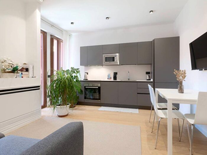Appartamento bilocale in affitto in Via Serviliano Lattuada, Porta Romana Medaglie d'Oro, Milano