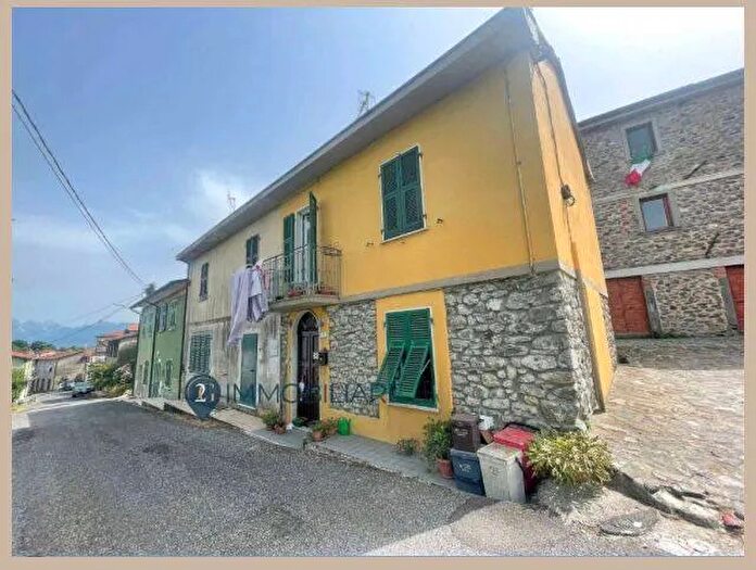 Appartamento trilocale in vendita in Via Matteotti, Tresana