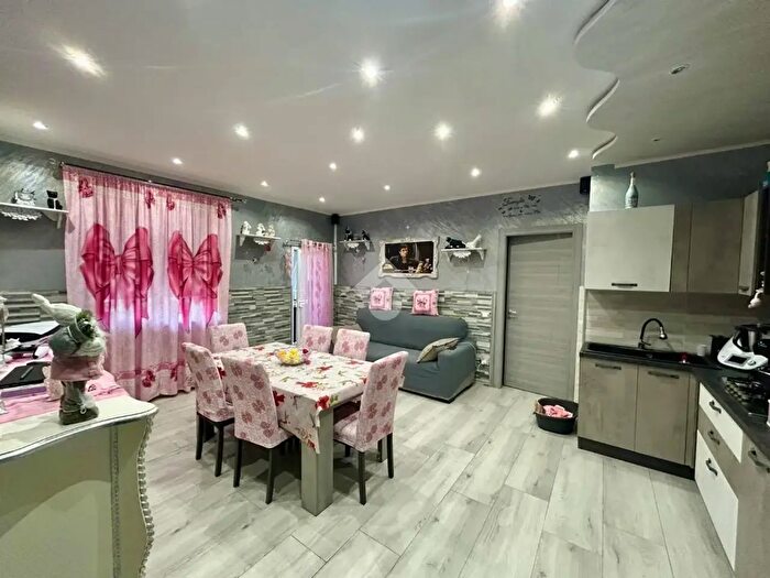 Appartamento trilocale in vendita in Via Mariano Campo, Palermo