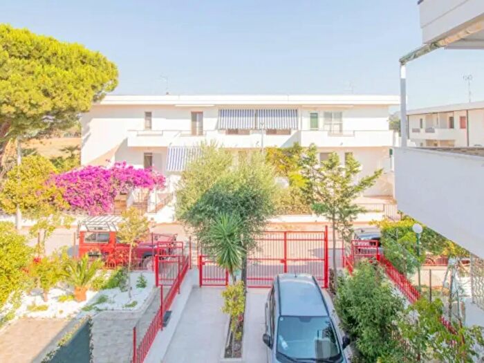 Appartamento trilocale in vendita in Via dei Gerani, Lesina
