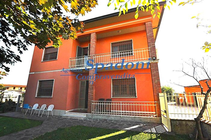 Casa con 10 locali in vendita in Chiesina Uzzanese