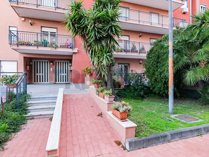 Appartamento con 5 locali in vendita in Viale Benedetto Croce, Catania