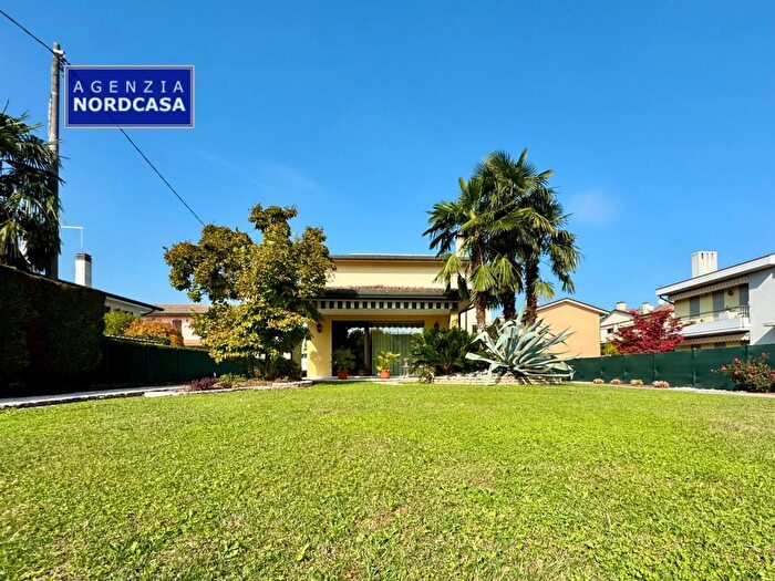 Casa quadrilocale in vendita in Via Resistenza, Stra