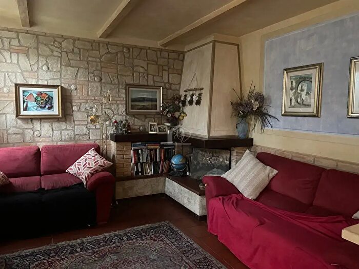 Casa con 6 locali in vendita in Suzzara