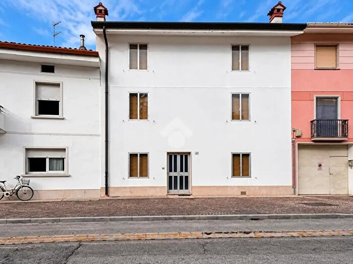 Casa con 5 locali in vendita in Via Tarcento, Udine
