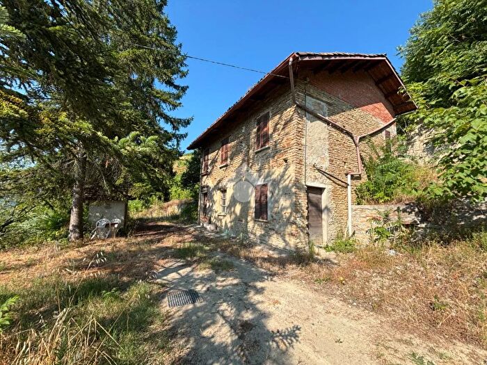 Casa quadrilocale in vendita in Viale San Maurizio, Santo Stefano Belbo