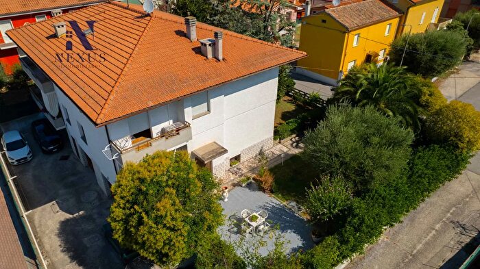 Appartamento con 6 locali in vendita in Fano