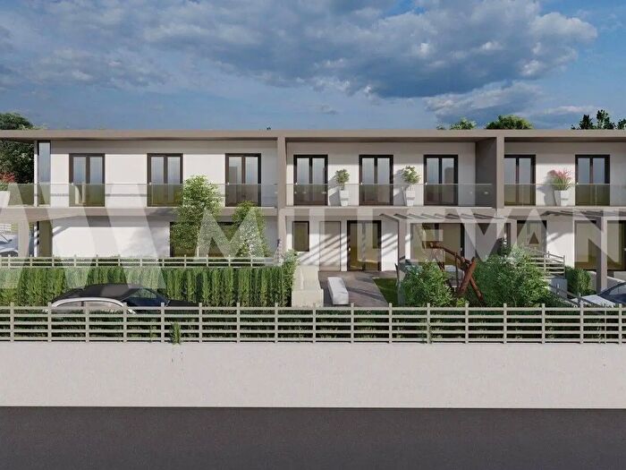 Casa quadrilocale in vendita in Via della Zagara, Pozzallo