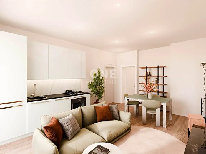 Appartamento trilocale in vendita in Via Cattaneo, Erba