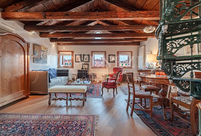 Appartamento trilocale in vendita in Venezia