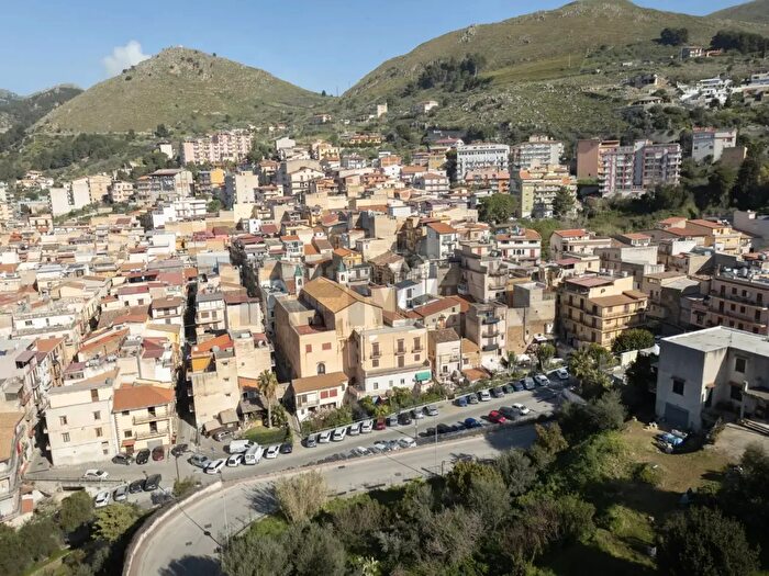 Appartamento con 5 locali in vendita in Via Castrenze di Bella, Montelepre