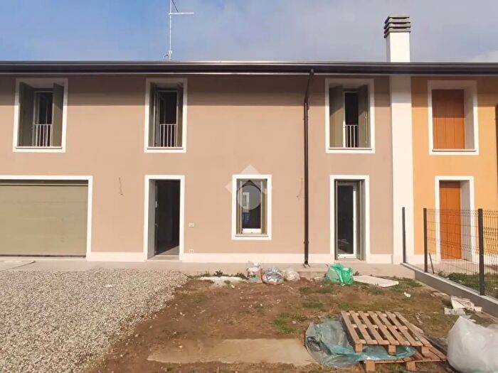 Casa con 5 locali in vendita in Cerea