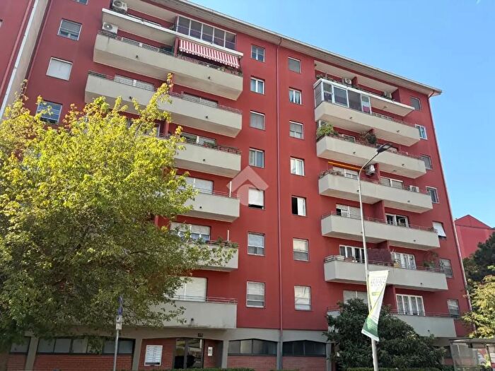 Appartamento trilocale in vendita in Via Appennini, Milano