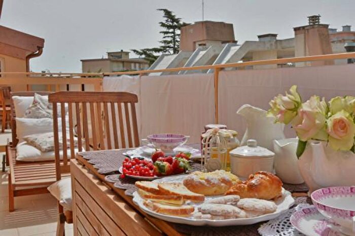 Appartamento trilocale in vendita in Via dei Pontassi, Loano