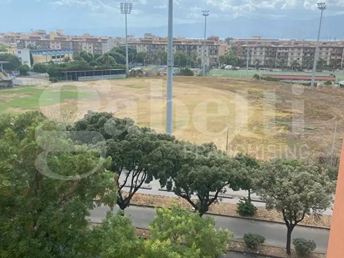 Appartamento con 5 locali in vendita in Viale Calabria, Reggio Calabria