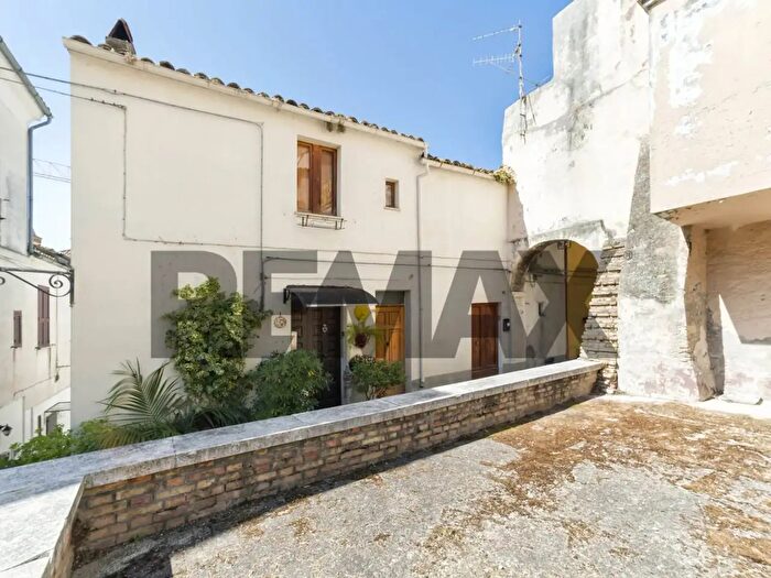 Appartamento trilocale in vendita in Via Verdi, Loreto Aprutino