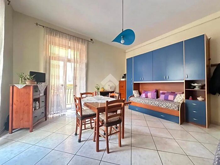 Appartamento trilocale in vendita in Vico Conte di Mola, Napoli