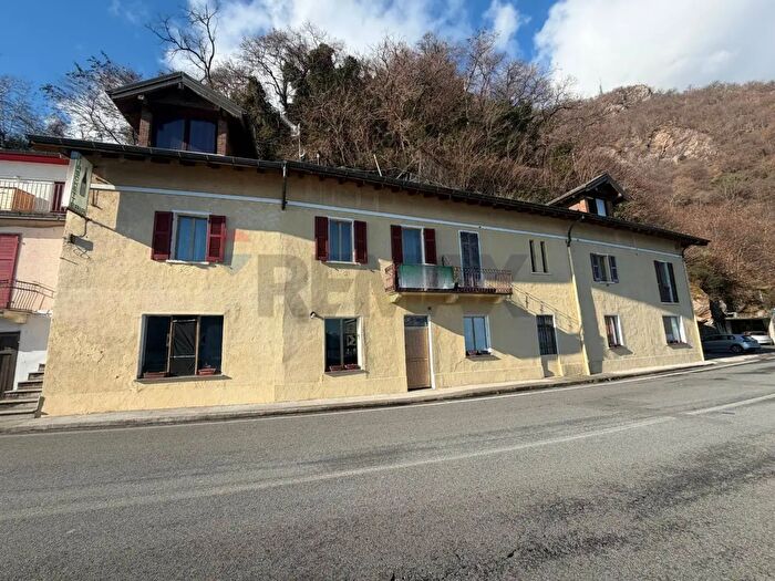 Casa con 20 locali in vendita in Cannobio
