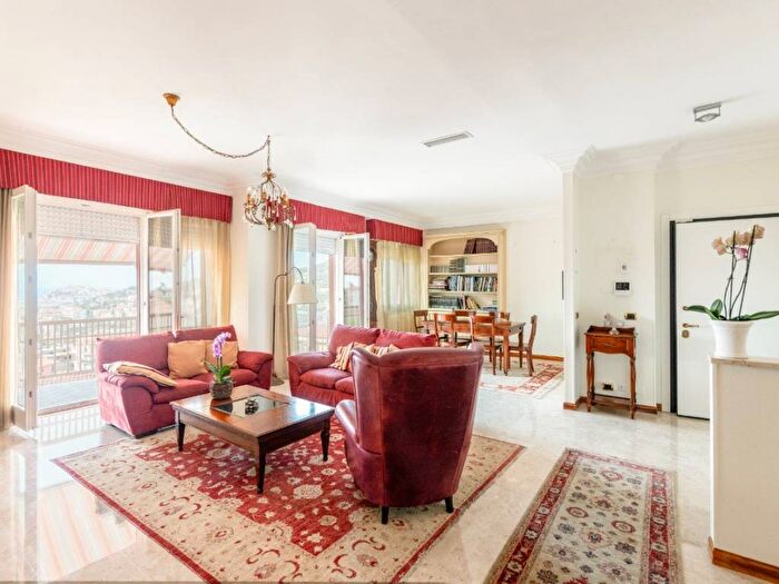 Appartamento con 5 locali in affitto in Oneglia, Imperia