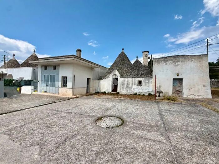 Casa trilocale in vendita in Contrada Sei Caselle, Locorotondo