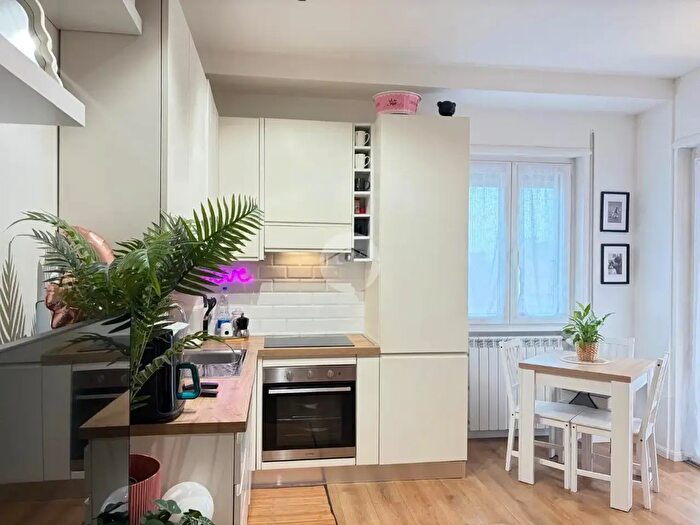 Appartamento trilocale in vendita in Via Isabella dEste, Roma