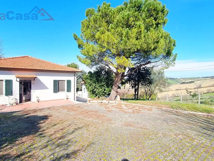 Casa quadrilocale in vendita in Strada Cavallo Montirone, Senigallia