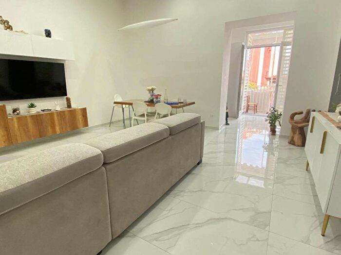 Appartamento quadrilocale in affitto in Vico dei Venti, San Carlo All'Arena, Napoli