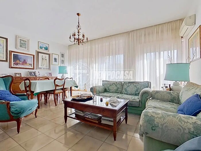 Appartamento con 5 locali in vendita in Via Milano B, Cagliari