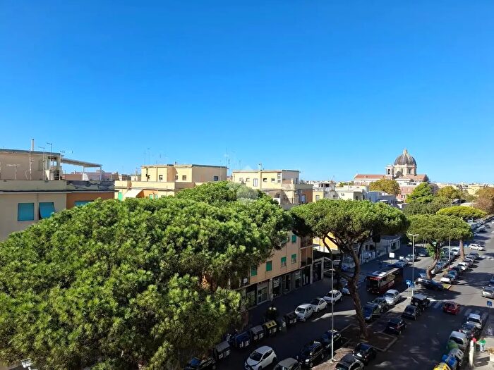 Appartamento trilocale in vendita in Viale Paolo Orlando, Roma