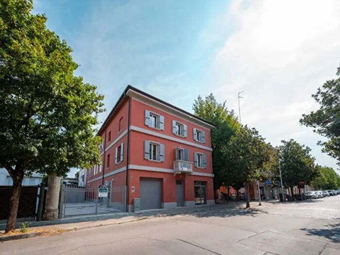 Casa con 6 locali in vendita in Viale Edmondo De Amicis, Carpi