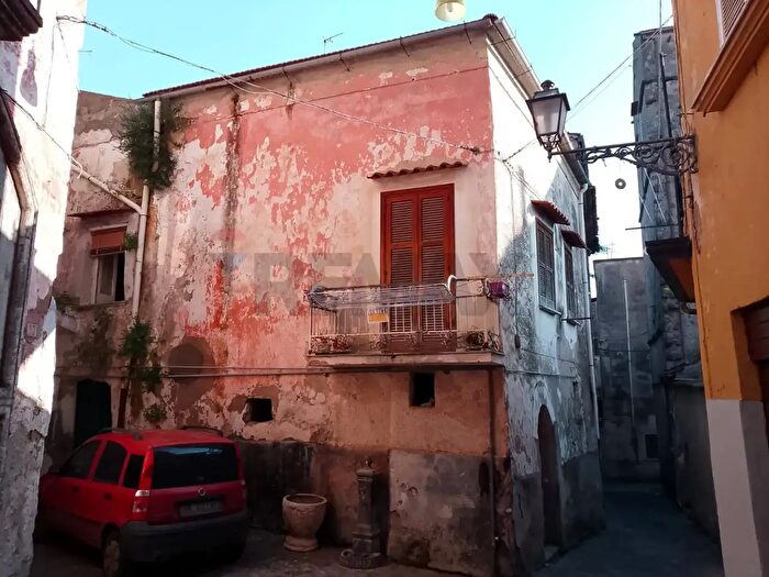 Casa con 9 locali in vendita in Via Scansati, Sessa Aurunca