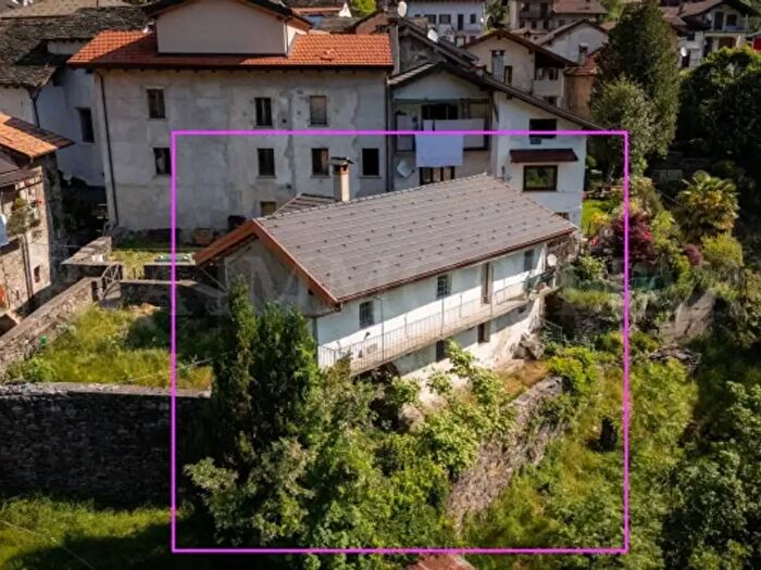 Casa trilocale in vendita in Via Monte Grappa, Valstrona