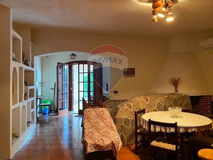 Casa quadrilocale in vendita in Via Salafia, Melilli