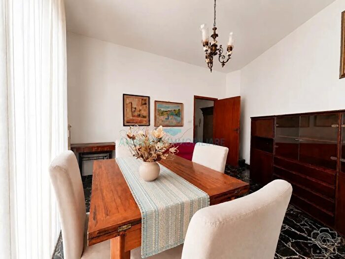 Appartamento con 5 locali in vendita in Via Giovanni Fattori, Arezzo