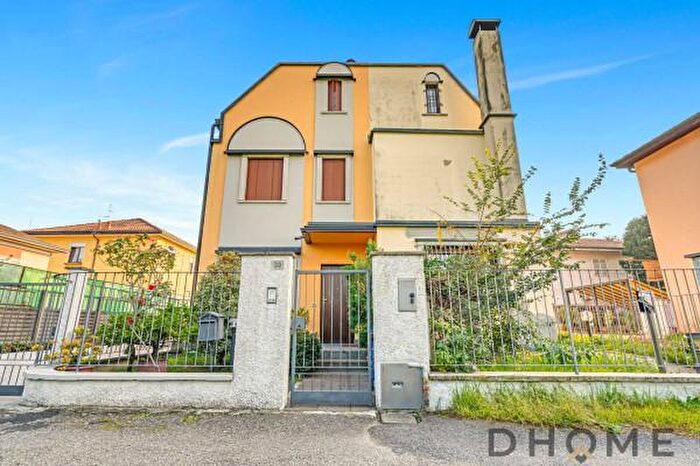 Casa con 6 locali in vendita in Via Ludovico Ariosto, Rho