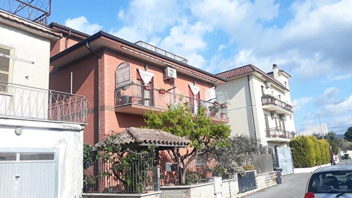 Appartamento con 5 locali in vendita in Via Michele Pantanella, Roma