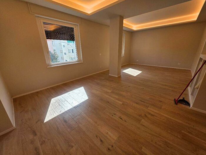 Appartamento quadrilocale in affitto in Via Filippo Civinini, Euclide, Roma