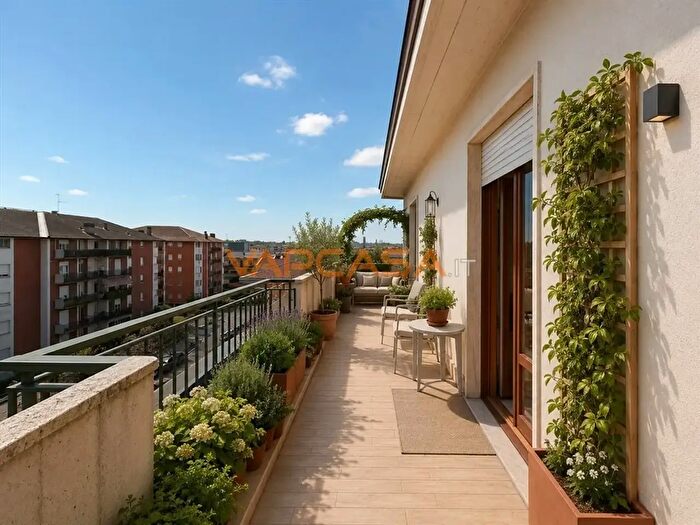 Appartamento con 8 locali in vendita in Romano Di Lombardia