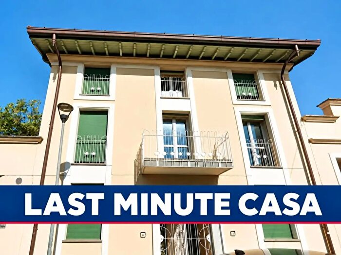 Casa con 7 locali in vendita in Giuseppe Zanardelli, Viareggio