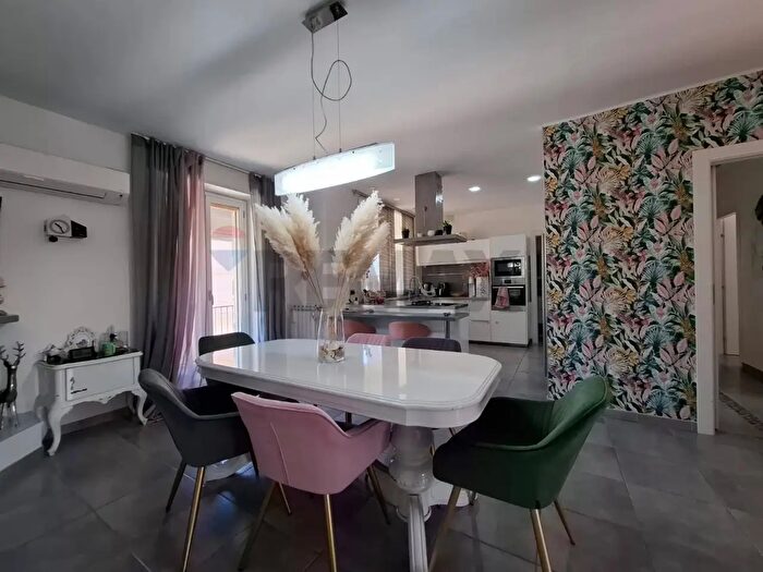 Appartamento con 5 locali in vendita in Via Alcibiade, Siracusa