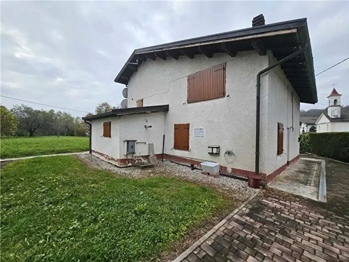 Casa con 8 locali in vendita in Sedico